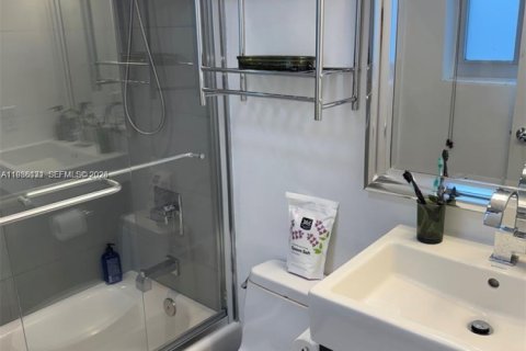 Condo in Fort Lauderdale, Florida, 2 bedrooms  № 1998242 - photo 9