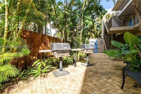 Condo in Fort Lauderdale, Florida, 2 bedrooms  № 1998242 - photo 17
