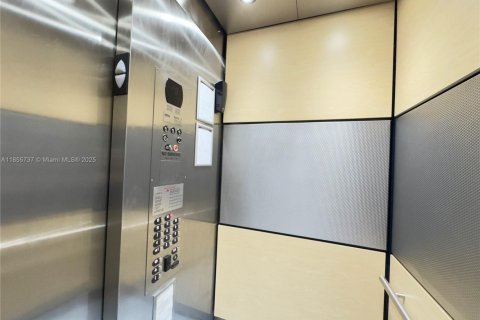 Condominio en venta en Hollywood, Florida, 1 dormitorio, 69.21 m2 № 1980972 - foto 27