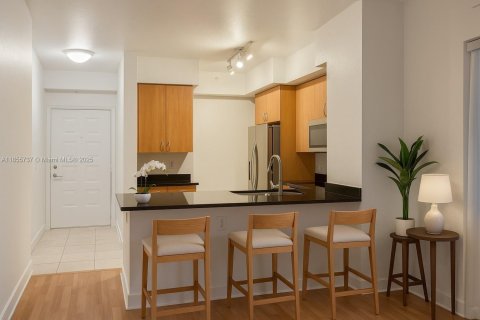 Condominio en venta en Hollywood, Florida, 1 dormitorio, 69.21 m2 № 1980972 - foto 1