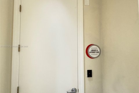 Condominio en venta en Hollywood, Florida, 1 dormitorio, 69.21 m2 № 1980972 - foto 25