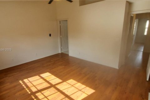 Adosado en alquiler en Sunrise, Florida, 3 dormitorios, 148.27 m2 № 1779293 - foto 22