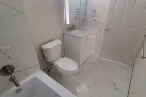 Adosado en alquiler en Sunrise, Florida, 3 dormitorios, 148.27 m2 № 1779293 - foto 25