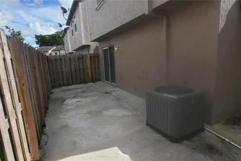 Adosado en alquiler en Sunrise, Florida, 3 dormitorios, 148.27 m2 № 1779293 - foto 21
