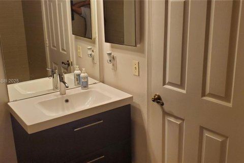 Adosado en alquiler en Sunrise, Florida, 3 dormitorios, 148.27 m2 № 1779293 - foto 18