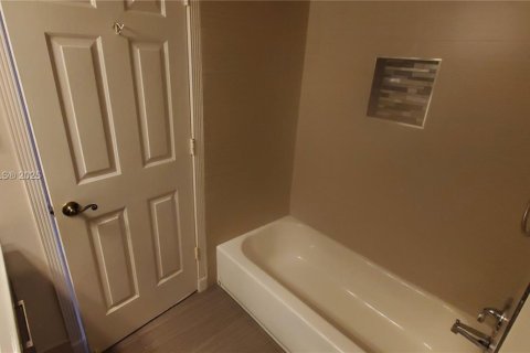 Adosado en alquiler en Sunrise, Florida, 3 dormitorios, 148.27 m2 № 1779293 - foto 30