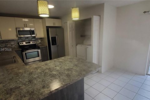 Adosado en alquiler en Sunrise, Florida, 3 dormitorios, 148.27 m2 № 1779293 - foto 17