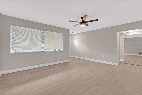 House in Hollywood, Florida 2 bedrooms, 102.01 sq.m. № 1183304 - photo 1