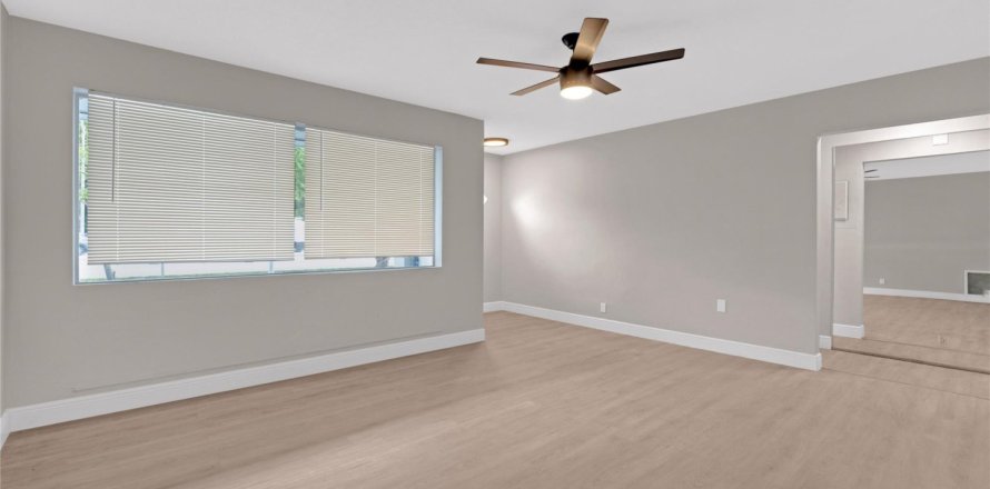 House in Hollywood, Florida 2 bedrooms, 102.01 sq.m. № 1183304