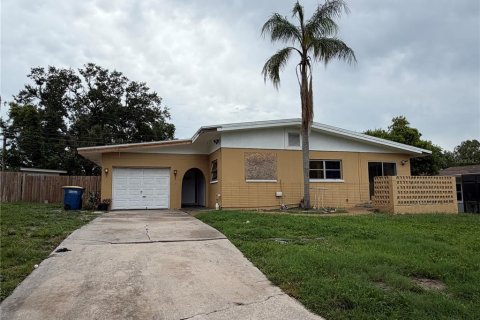 House in Clearwater, Florida 4 bedrooms, 149.57 sq.m. № 2284330