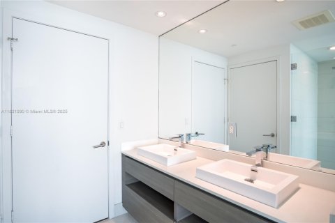 Copropriété à vendre à Miami, Floride: 2 chambres, 106.19 m2 № 1939870 - photo 12