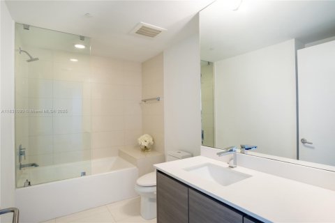 Copropriété à vendre à Miami, Floride: 2 chambres, 106.19 m2 № 1939870 - photo 16