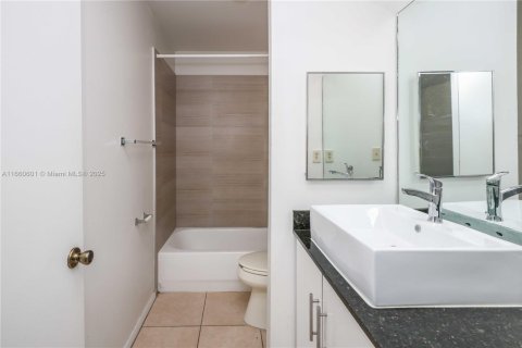 Condo in Pembroke Pines, Florida, 2 bedrooms № 1941565 - photo 16