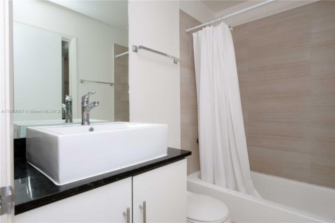 Condo in Pembroke Pines, Florida, 2 bedrooms № 1941565 - photo 21