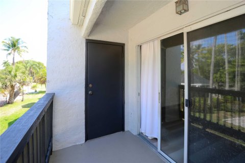 Condo in Pembroke Pines, Florida, 2 bedrooms № 1941565 - photo 25
