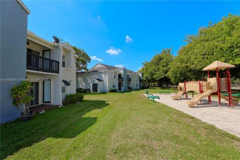 Condo in Pembroke Pines, Florida, 2 bedrooms № 1941565 - photo 29
