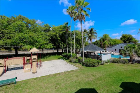 Condo in Pembroke Pines, Florida, 2 bedrooms № 1941565 - photo 26