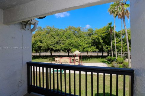 Condo in Pembroke Pines, Florida, 2 bedrooms № 1941565 - photo 24