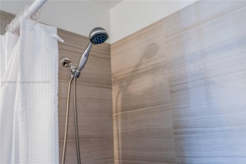 Condo in Pembroke Pines, Florida, 2 bedrooms № 1941565 - photo 22