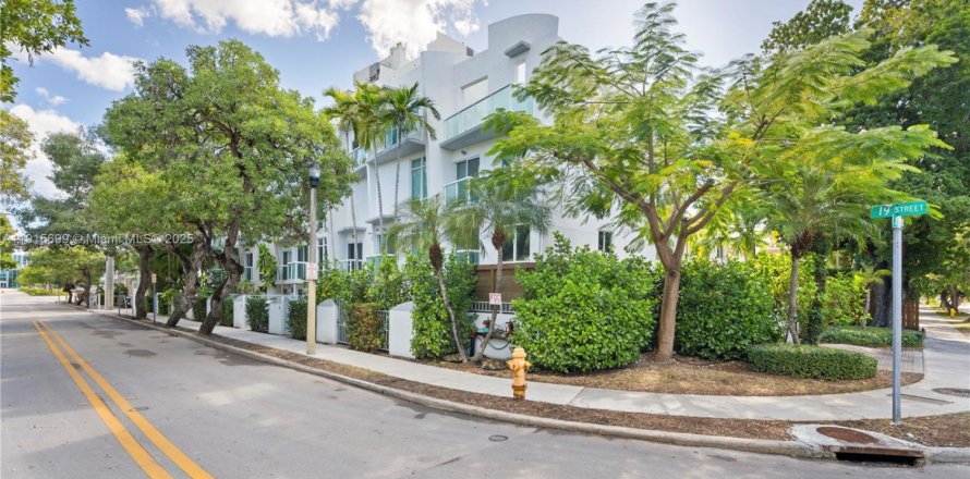 Touwnhouse à Miami Beach, Floride 3 chambres, 132.85 m2 № 1970755
