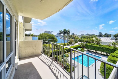 Condo in Fort Lauderdale, Florida, 2 bedrooms № 2245581 - photo 25