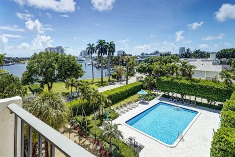 Condo in Fort Lauderdale, Florida, 2 bedrooms № 2245581 - photo 26