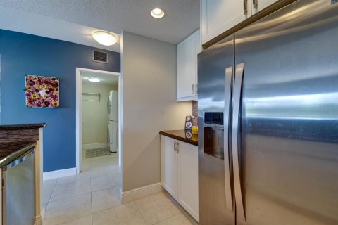 Condo in Fort Lauderdale, Florida, 2 bedrooms № 2245581 - photo 4