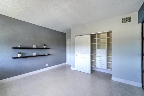 Condo in Fort Lauderdale, Florida, 2 bedrooms № 2245581 - photo 14
