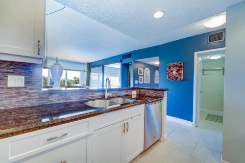 Condo in Fort Lauderdale, Florida, 2 bedrooms № 2245581 - photo 3