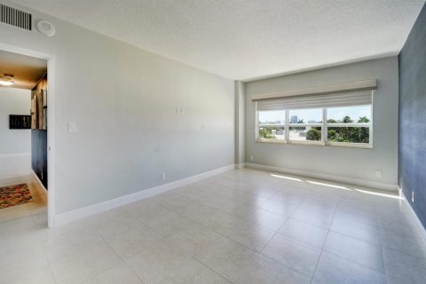 Condo in Fort Lauderdale, Florida, 2 bedrooms № 2245581 - photo 15