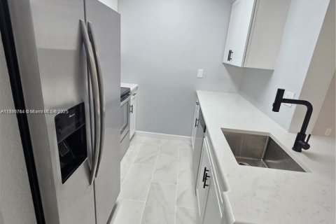 Copropriété à louer à Oakland Park, Floride: 1 chambre, 80.08 m2 № 1983421 - photo 3