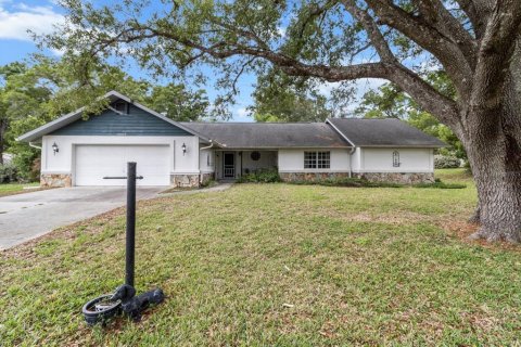 House in Brooksville, Florida 3 bedrooms, 194.54 sq.m. № 2122869 - photo 2
