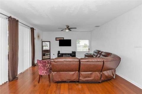 Villa ou maison à vendre à Kissimmee, Floride: 5 chambres, 362.04 m2 № 2201061 - photo 22