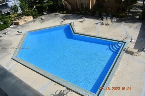 Condominio en alquiler en North Miami, Florida, 53.51 m2 № 1970589 - foto 10