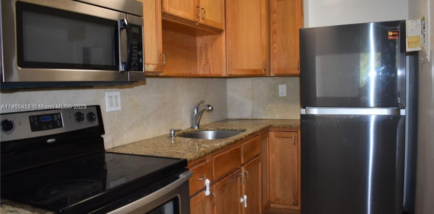 Estudio en el Condominio en North Miami, Florida  № 1970589