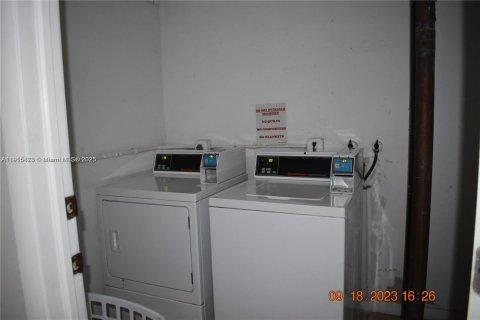 Condominio en alquiler en North Miami, Florida, 53.51 m2 № 1970589 - foto 16