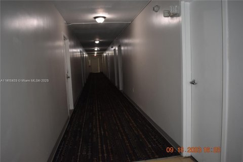 Condominio en alquiler en North Miami, Florida, 53.51 m2 № 1970589 - foto 14