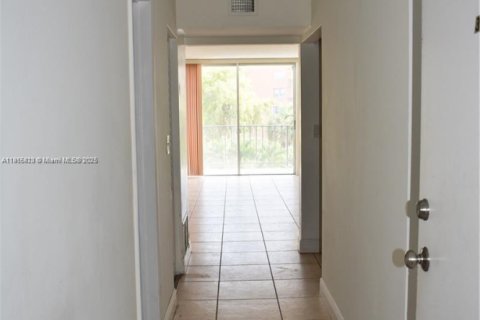 Condominio en alquiler en North Miami, Florida, 53.51 m2 № 1970589 - foto 5