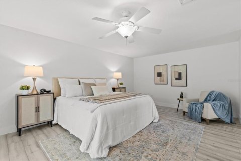 House in Clearwater, Florida 4 bedrooms, 288.55 sq.m. № 2200293 - photo 26