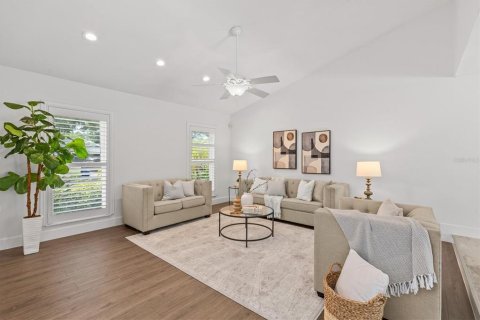 House in Clearwater, Florida 4 bedrooms, 288.55 sq.m. № 2200293 - photo 5