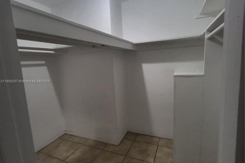 Apartamento en alquiler en Miami Beach, Florida, 1 dormitorio, 98.29 m2 № 1979349 - foto 6