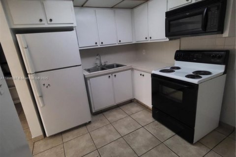 Apartamento en alquiler en Miami Beach, Florida, 1 dormitorio, 98.29 m2 № 1979349 - foto 3