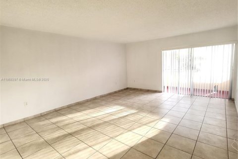 Apartamento en alquiler en Miami Beach, Florida, 1 dormitorio, 98.29 m2 № 1979349 - foto 11