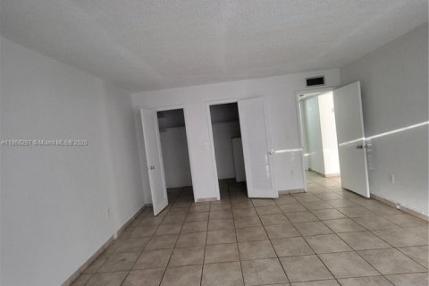 Apartamento en alquiler en Miami Beach, Florida, 1 dormitorio, 98.29 m2 № 1979349 - foto 5
