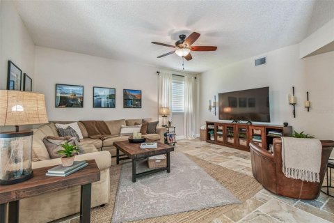 House in Oldsmar, Florida 3 bedrooms, 225.66 sq.m. № 1904220 - photo 10