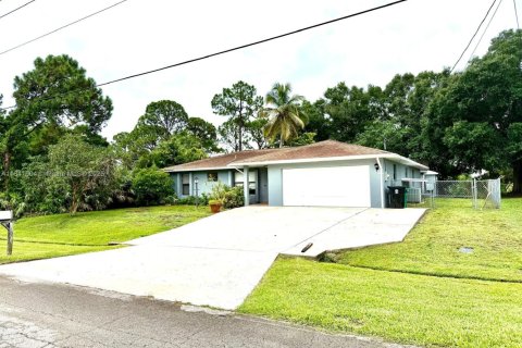 Villa ou maison à vendre à Port St. Lucie, Floride: 3 chambres, 141.77 m2 № 1844145 - photo 4