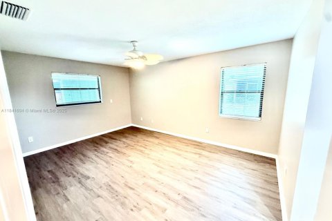 Villa ou maison à vendre à Port St. Lucie, Floride: 3 chambres, 141.77 m2 № 1844145 - photo 24