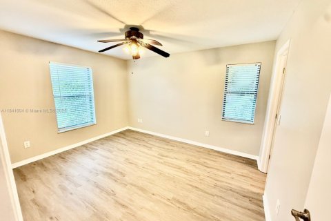 Villa ou maison à vendre à Port St. Lucie, Floride: 3 chambres, 141.77 m2 № 1844145 - photo 23