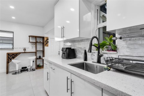 Villa ou maison à vendre à Miami, Floride: 3 chambres, 92.34 m2 № 1924247 - photo 8