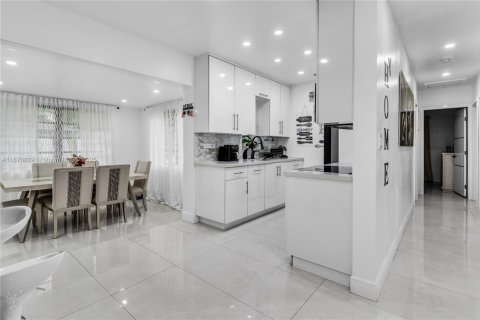 Villa ou maison à vendre à Miami, Floride: 3 chambres, 92.34 m2 № 1924247 - photo 6